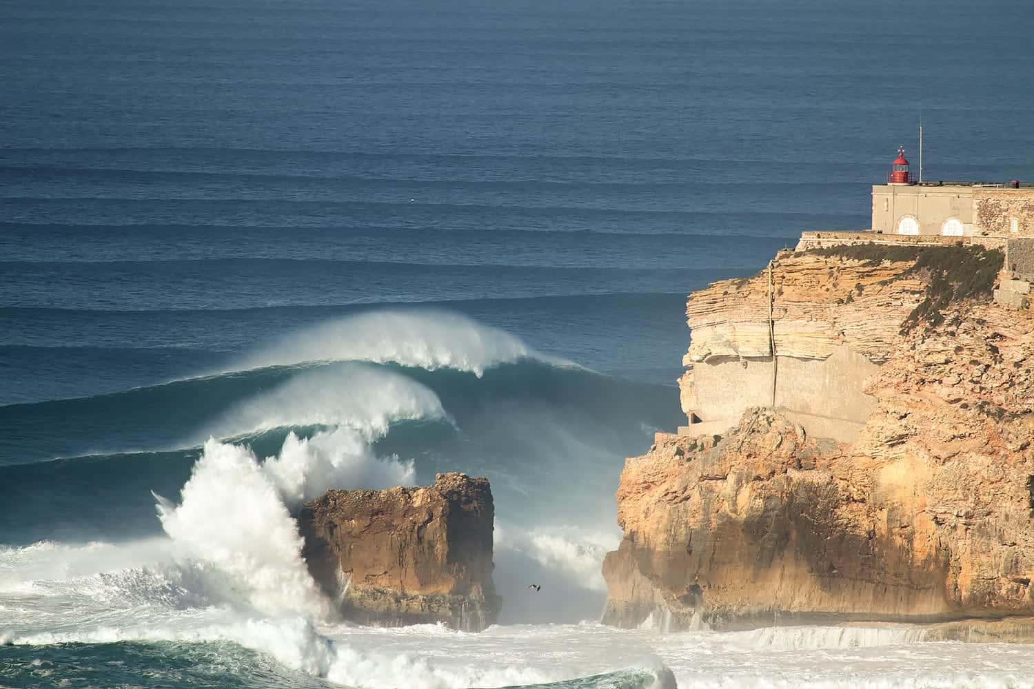 Vista aérea das falésias da Praia do Norte